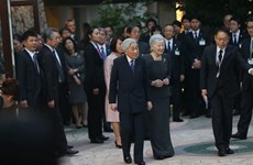 L'empereur japonais et son épouse rencontrent des volontaires de la JICA au Vietnam