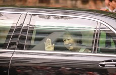 L'Empereur du Japon Akihito et son épouse Michiko sont accueillis à Hanoi