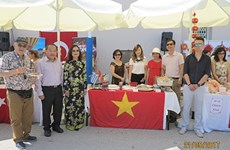 Le Vietnam présent à la Foire caritative internationale en Grèce