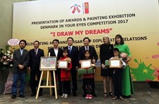 L'ambassade du Danemark au Vietnam récompense les lauréats du concours de peintures pour enfants 