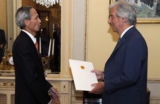 Renforcement des relations entre le Vietnam et l'Uruguay