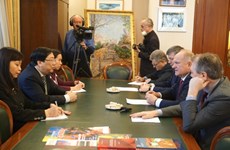 Le diplomate vietnamien rencontre des dirigeants du KPRF de Russie 