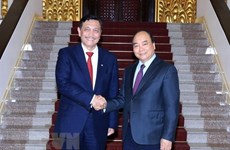 Le PM Nguyen Xuan Phuc reçoit le ministre coordinateur des affaires maritimes de l’Indonésie