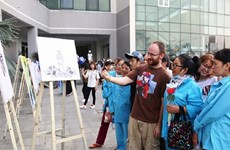 Da Nang: des peintures en réalité virtuelle pour les malades 