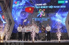 L’Université Lac Hong domine le concours Robocon Vietnam 2018