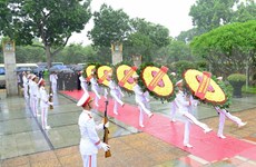 Le 27 juillet : les dirigeants du Parti et de l’Etat rendent hommage aux morts pour la Patrie