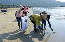 Da Nang : un cours d’entraînement au recyclage du plastique destiné aux jeunes