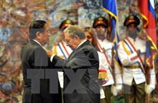Le président du Laos reçoit l’Ordre José Marti de Cuba