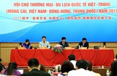 Plus de 400 stands à la foire internationale du commerce et du tourisme Vietnam-Chine 2015 