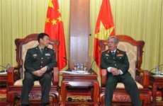 Le général Nguyen Chi Vinh reçoit une délégation militaire chinoise
