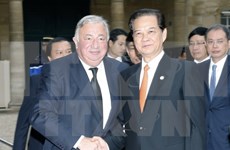 Entrevue Nguyen Tan Dung et les présidents du Sénat et de l’AN de la France