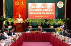Le président Truong Tân Sang travaille avec l’Association des agriculteurs vietnamiens