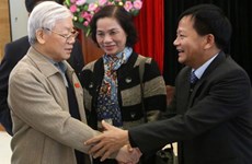 Le secrétaire général du PCV rencontre des électeurs de Hanoi