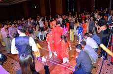 Les Vietnamiens à l'étranger accueillent le Têt traditionnel du Singe