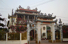 Des pagodes vietnamiennes au Laos