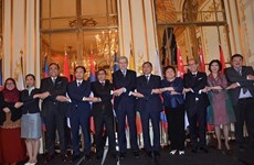 Cérémonie de naissance de la Communauté de l’ASEAN à Paris