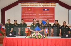 Le Vietnam aide le Laos à concevoir une page web sur la défense