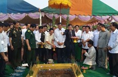 Construction d’un monument de l’amitié Cambodge-Vietnam à Battambang