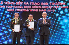Remise des prix de création scientifico-technique du Vietnam 2015