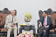  Le vice-PM et le ministre des AE Pham Binh Minh reçoit l’envoyé spécial du PM suédois