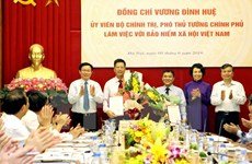 Le vice-PM Vuong Dinh Hue travaille avec l’Assurance sociale du Vietnam
