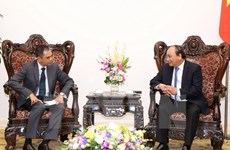 Nguyen Xuan Phuc reçoit les ambassadeurs malaisien et thaïlandais