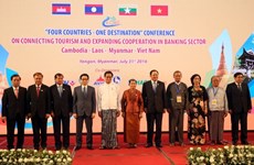 Le vice-PM Vu Duc Dam rencontre le vice-président birman Henry Van Thio