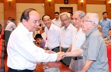 Le Premier ministre rencontre des électeurs de Hai Phong 