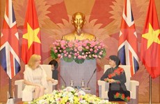 Des dirigeants vietnamiens reçoivent une députée britannique