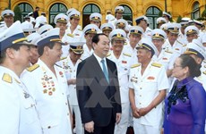 Le président rencontre des anciens combattants de la Piste Ho Chi Minh en mer