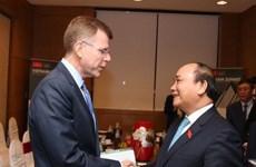 Nguyen Xuan Phuc reçoit les dirigeants de la BAD et de la revue The Economist