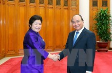 Nguyen Xuan Phuc reçoit la ministre du bureau du Premier ministre laotien
