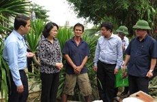Cadeaux de la vice-présidente à des victimes des inondations catastrophiques de Phu Yên
