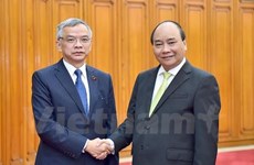 Nguyen Xuan Phuc reçoit le ministre laotien des Ressources naturelles et de l’Environnement