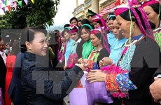 La présidente de l’AN visite des localités frontalières de Quang Ninh