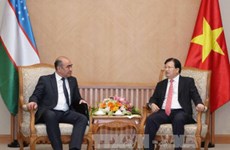 Le vice-PM Trinh Dinh Dung reçoit son homologue ouzbek Mirzaev Zoyir