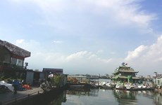 Hanoï interdit les activités commerciales sur le lac de l’Ouest