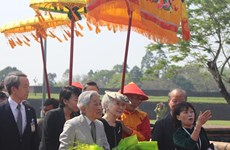 L'empereur du Japon Akihito et son épouse Michiko visitent l’ancienne capitale de Hue   