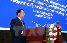 Le Vietnam partage ses expériences de gestion fiscale et douanière avec le Laos