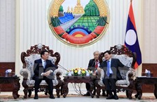 Le Premier ministre laotien appuie la coopération financière avec le Vietnam