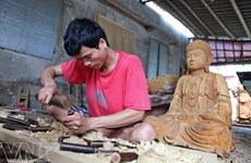 A la découverte du village des sculpteurs sur bois de Bao Hà 