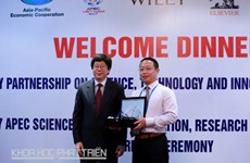 Un docteur chinois reçoit le Prix scientifique de l’APEC