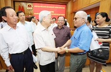 Le secrétaire général Nguyen Phu Trong rencontre l’électorat de Hanoi