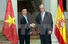 Entretien entre le vice-PM Pham Binh Minh et le ministre espagnol des AE Alfonso Dastis 