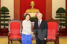 Le leader du PCV Nguyên Phu Trong reçoit la présidente de l’AN du Laos Pany Yathotou