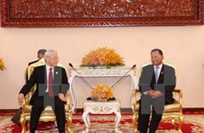 Le secrétaire général du PCV rencontre le président du Sénat cambodgien