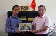 La VNA présente des photos d'amitié à l'ambassade vietnamienne en Algérie