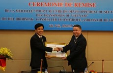 Le conseiller économique de l’ambassade de France au Vietnam à l'honneur