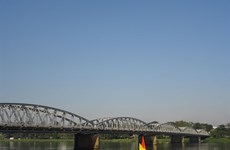 Aménagements panoramiques sur le pont de Truong Tiên