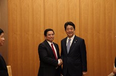 Le PM japonais Shinzo Abe reçoit des communistes vietnamiens